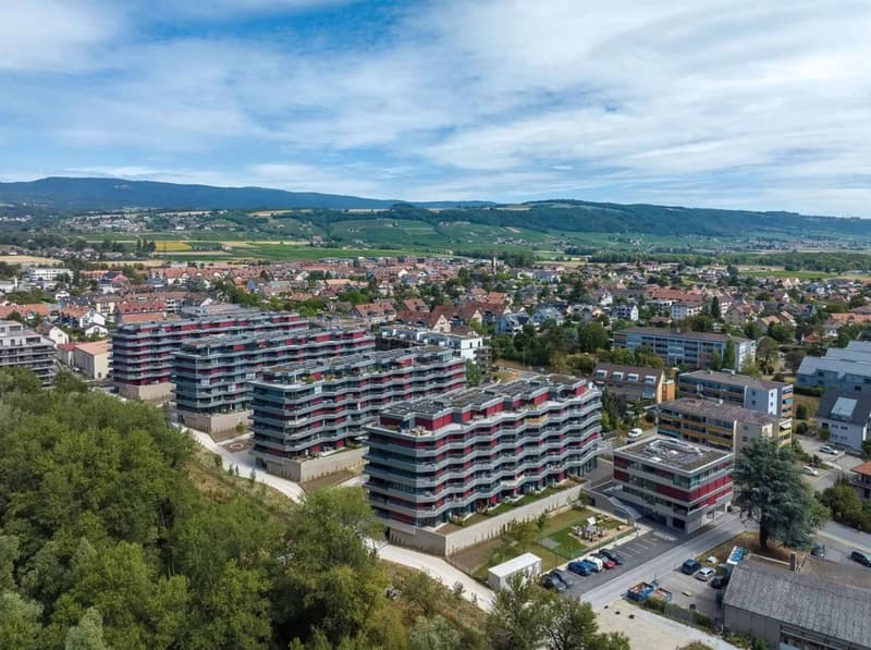 GLAND - ARCADE COMMERCIALE NEUVE - IDÉALEMENT SITUÉE (1)