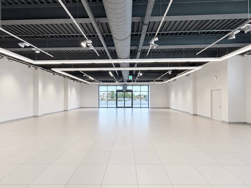LOCAL COMMERCIAL  946 M² - EXCELLENTE VISIBILITE (3)