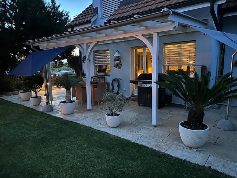 Wunderschönes Haus in erster Seereihe mit gemütlichem Garten
