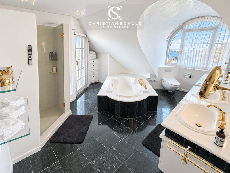 Exklusive 9-Zimmer-Maisonettewohnung mit traumhafter Seesicht, Spa und privatem Lift (17)