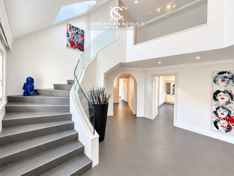 Exklusive 9-Zimmer-Maisonettewohnung mit traumhafter Seesicht, Spa und privatem Lift (3)
