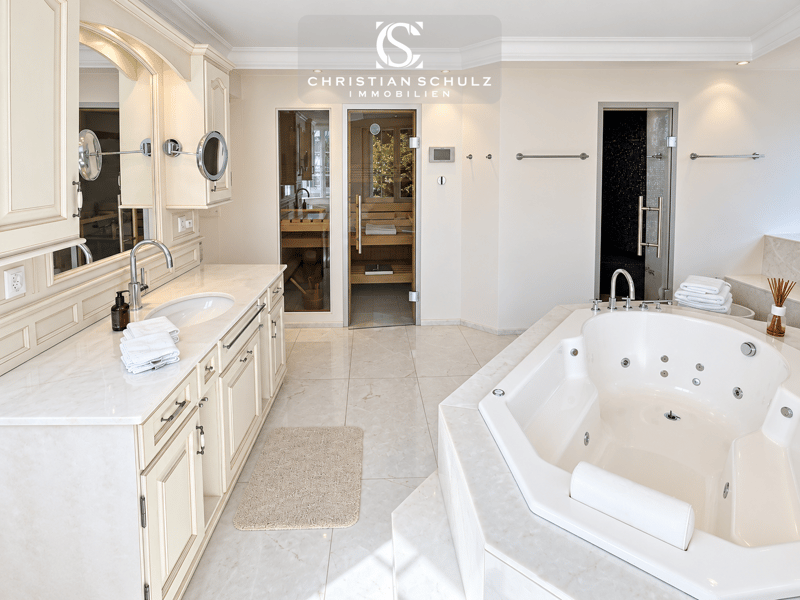 Exklusive 9-Zimmer-Maisonettewohnung mit traumhafter Seesicht, Spa und privatem Lift (11)