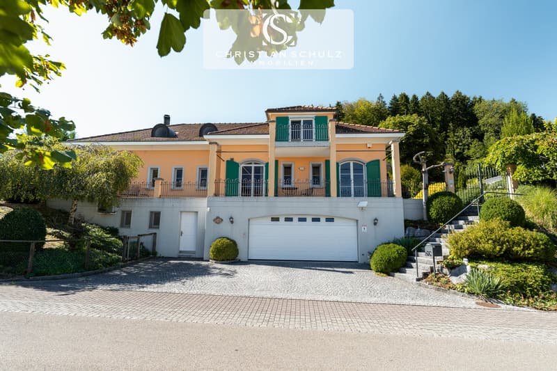 Toskanische Villa mit Säntisblick