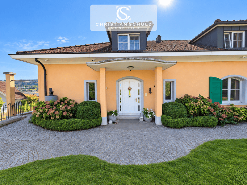 Toskanische Villa mit Säntisblick