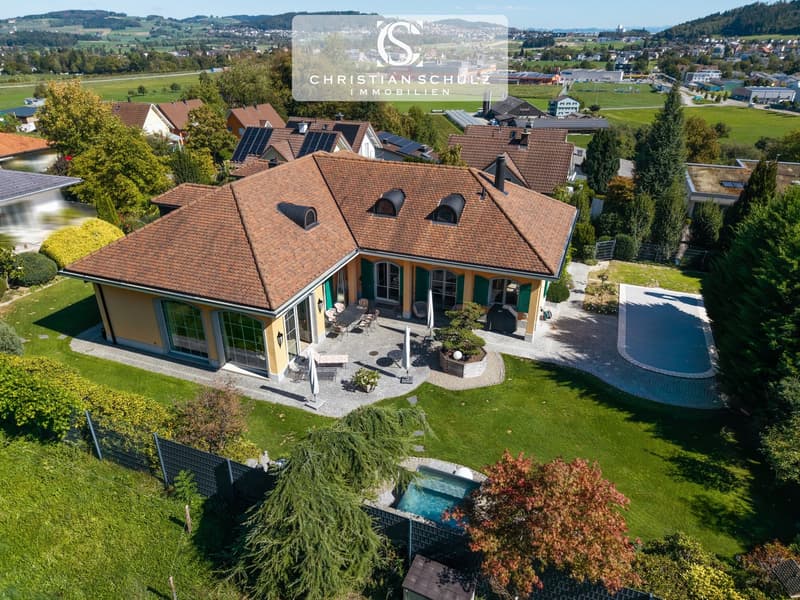 Toskanische Villa mit Säntisblick
