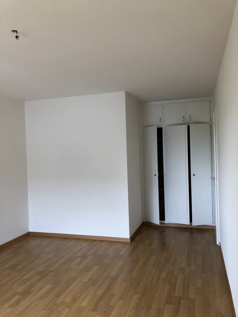 Zimmer mit Einbauschrank.jpg