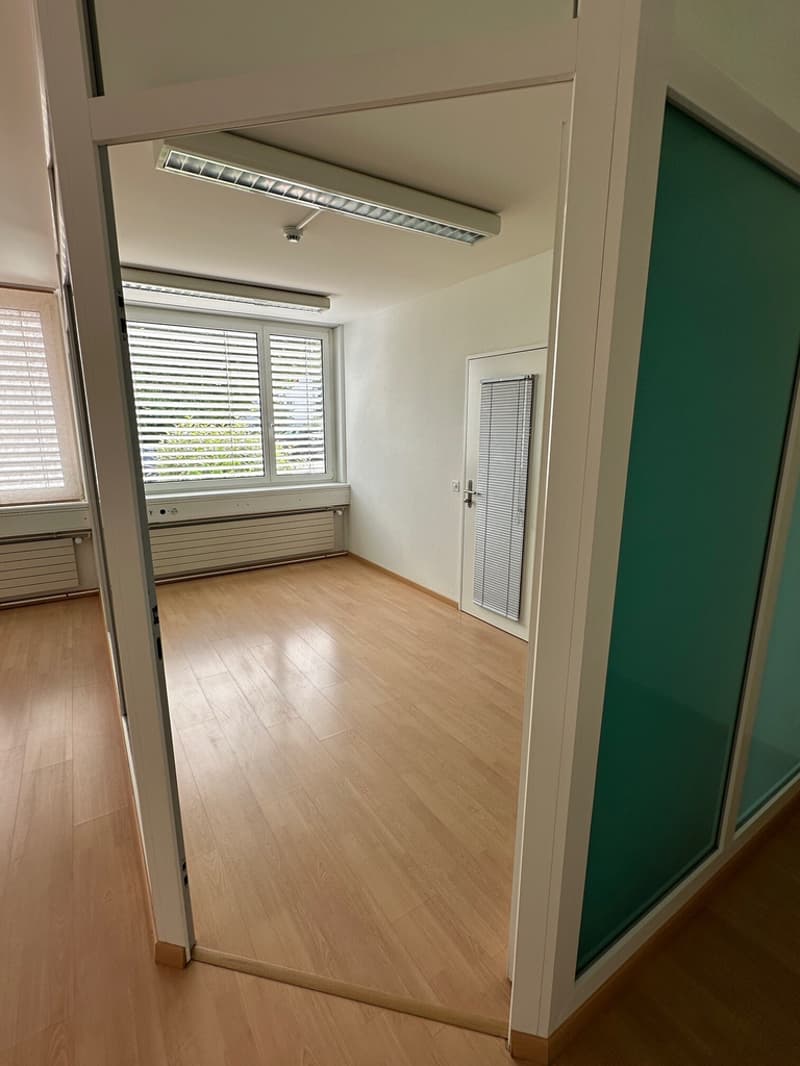 Buero_Nebenraum_Fensterfront.jpg