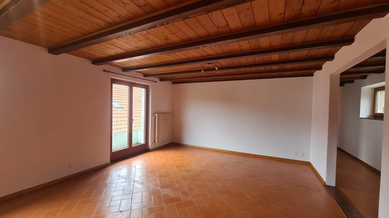 Charmantes 3.5-Zimmer-Wohnung mit Balkon in Porrentruy (3)