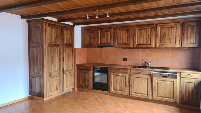 Charmantes 3.5-Zimmer-Wohnung mit Balkon in Porrentruy (2)
