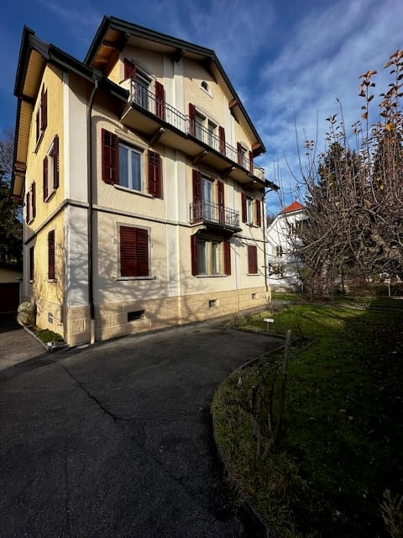 Spacieux appartement 4.5 pièces avec balcon et parking à Delémont (24)
