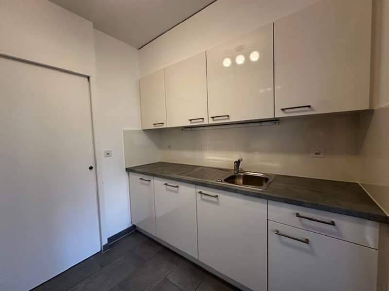 Spacieux appartement 4.5 pièces avec balcon et parking à Delémont (10)