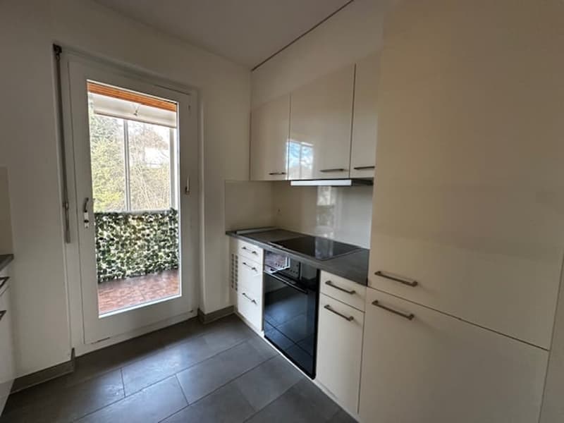 Spacieux appartement 4.5 pièces avec balcon et parking à Delémont (11)