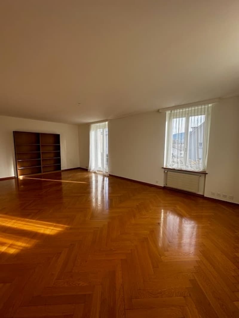 Spacieux appartement 4.5 pièces avec balcon et parking à Delémont (5)