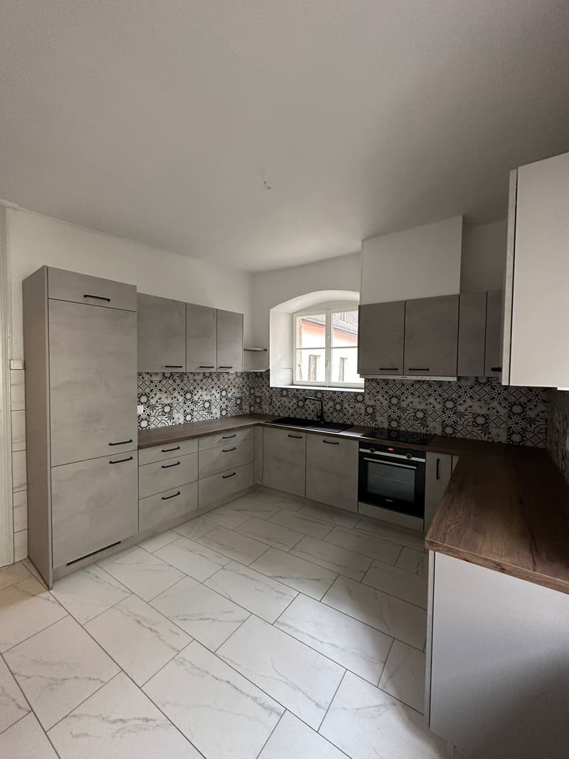 Geräumige 5.5-Zimmer-Wohnung in Porrentruy (1)