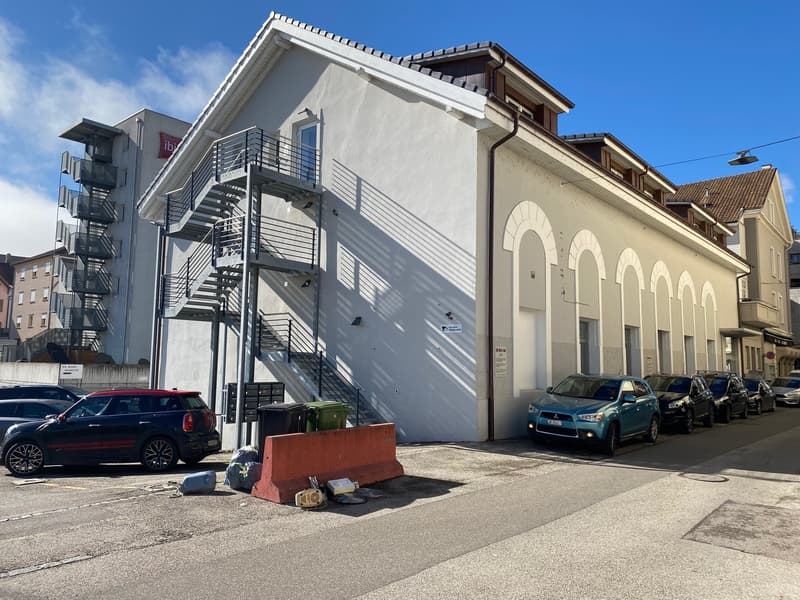 Bello 1.5 locali arredato in affitto a Delémont (9)