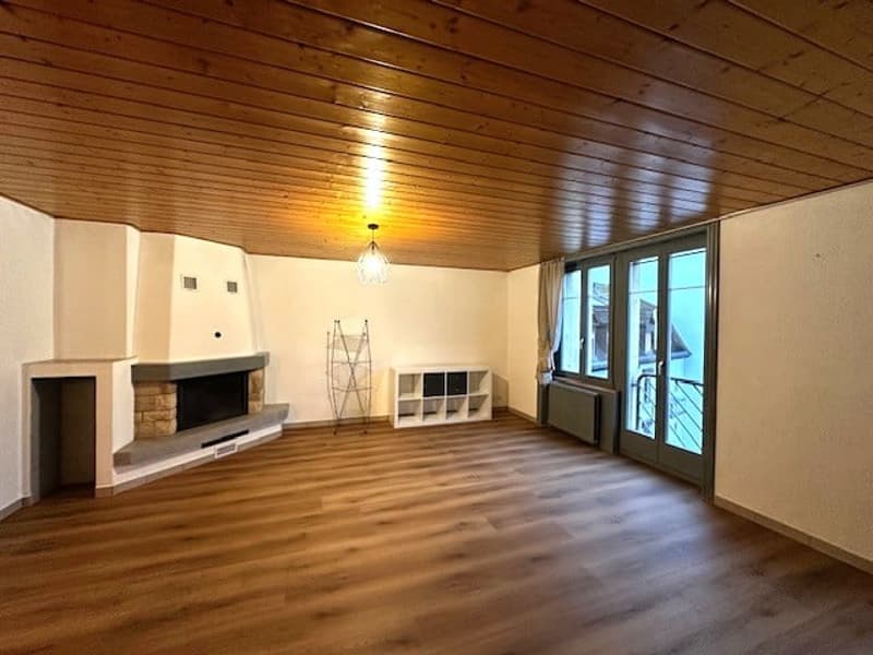 Spacious 5.5-room apartment renovated in Delémont (2)