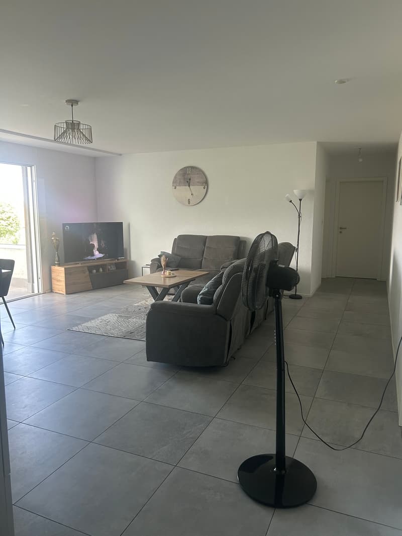 Modern 3.5-room apartment with balcony in Courgenay (3)