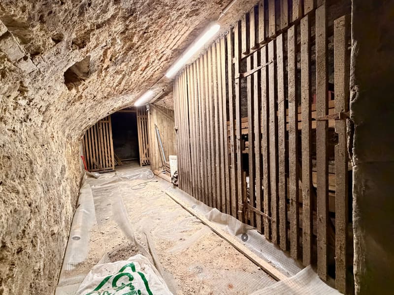 Cantina a volta nella città vecchia di Solothurn (2)