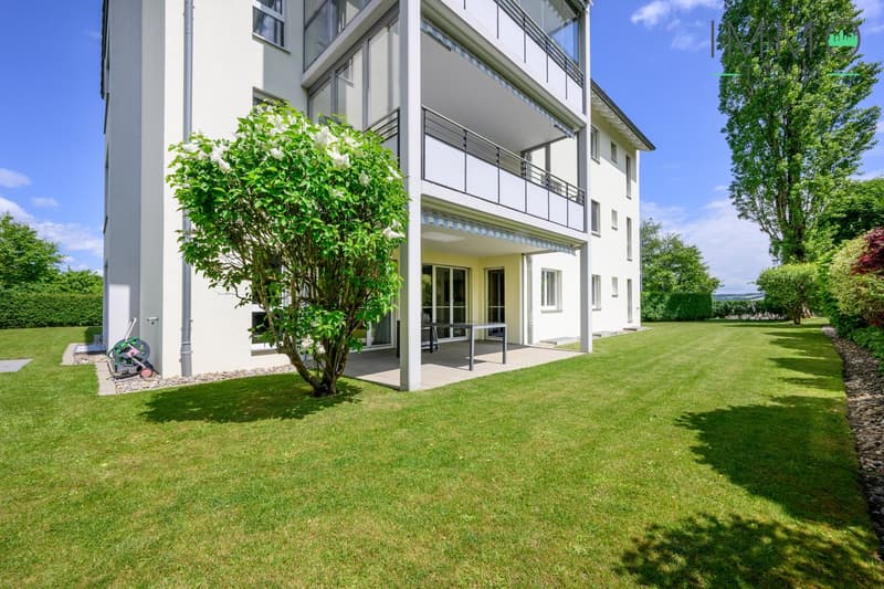 Wohnen mit Weitblick: Grosszügige Gartenwohnung mit 280 m² fantastischem, privatem Gartenparadies (12)