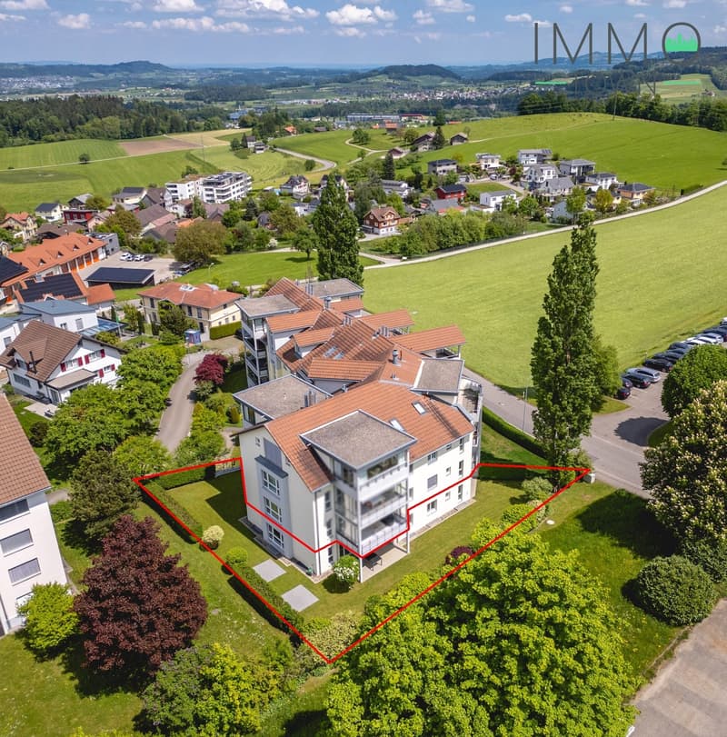 Wohnen mit Weitblick: Grosszügige Gartenwohnung mit 280 m² fantastischem, privatem Gartenparadies (1)