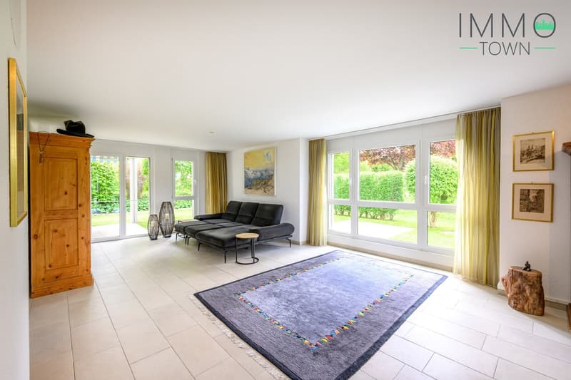 Wohnen mit Weitblick: Grosszügige Gartenwohnung mit 280 m² fantastischem, privatem Gartenparadies (9)