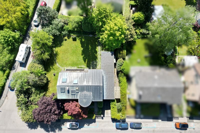Villa im Stil der klassischen Moderne mit grossem Garten und Entwicklungspotential in Riehen (2)