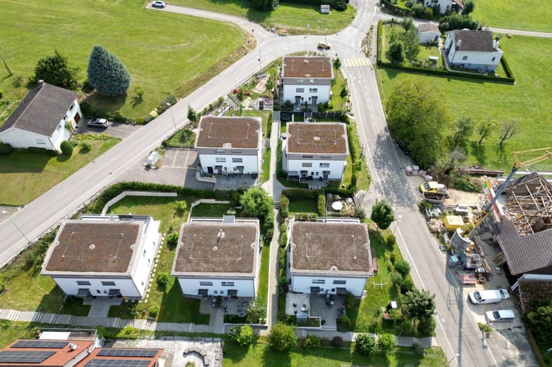Modern semi-detached house with a far-reaching view and large terrace in Rodersdorf SO (5)