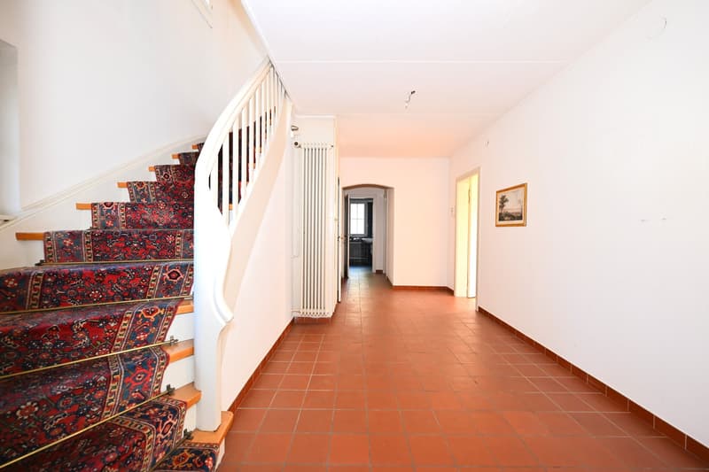 Grosszügiges Wohnhaus mit Bebauungspotential an begehrter Lage in Binningen (6)