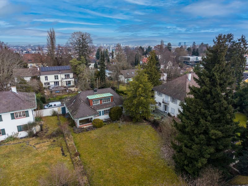 Grosszügiges Wohnhaus mit Bebauungspotential an begehrter Lage in Binningen (26)