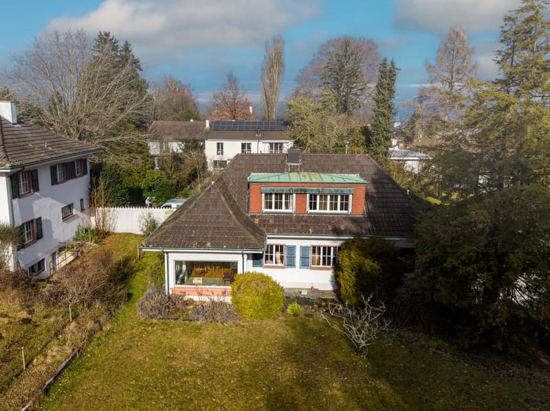 Grosszügiges Wohnhaus mit Bebauungspotential an begehrter Lage in Binningen (27)