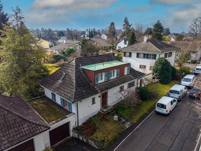Grosszügiges Wohnhaus mit Bebauungspotential an begehrter Lage in Binningen (24)