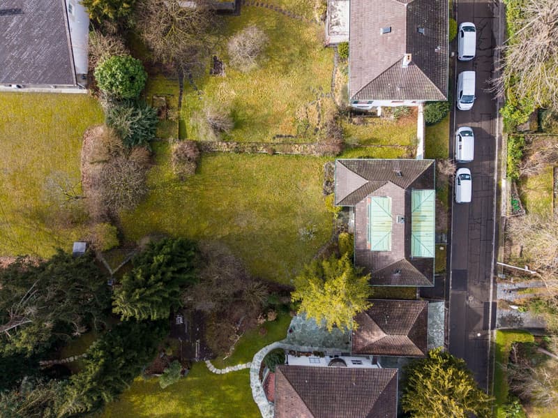 Baulandparzelle mit Bestandesliegenschaft an sehr begehrter Wohnlage in Binningen (1)