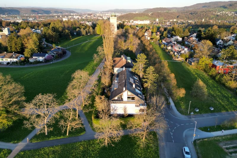 Grosszügige und ruhig gelegene 5-Zimmer-Wohnung mit Garage an exklusiver Lage auf dem Bruderholz (4)