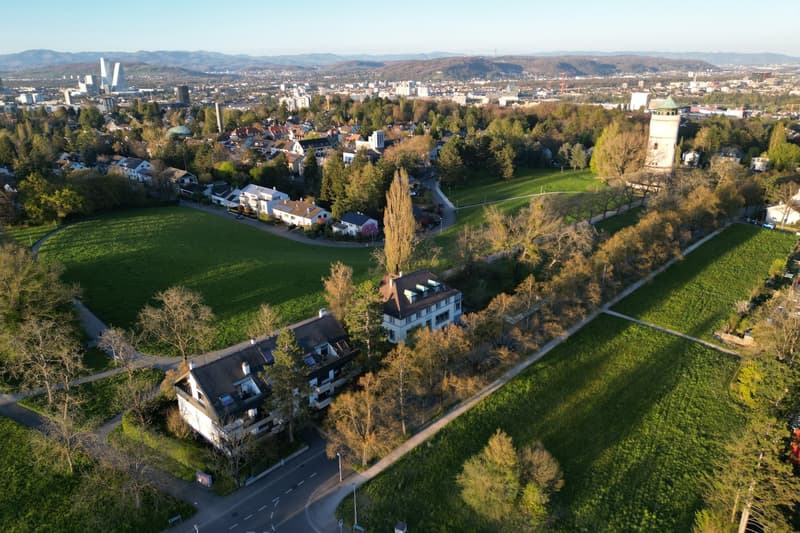Grosszügige und ruhig gelegene 5-Zimmer-Wohnung mit Garage an exklusiver Lage auf dem Bruderholz (24)