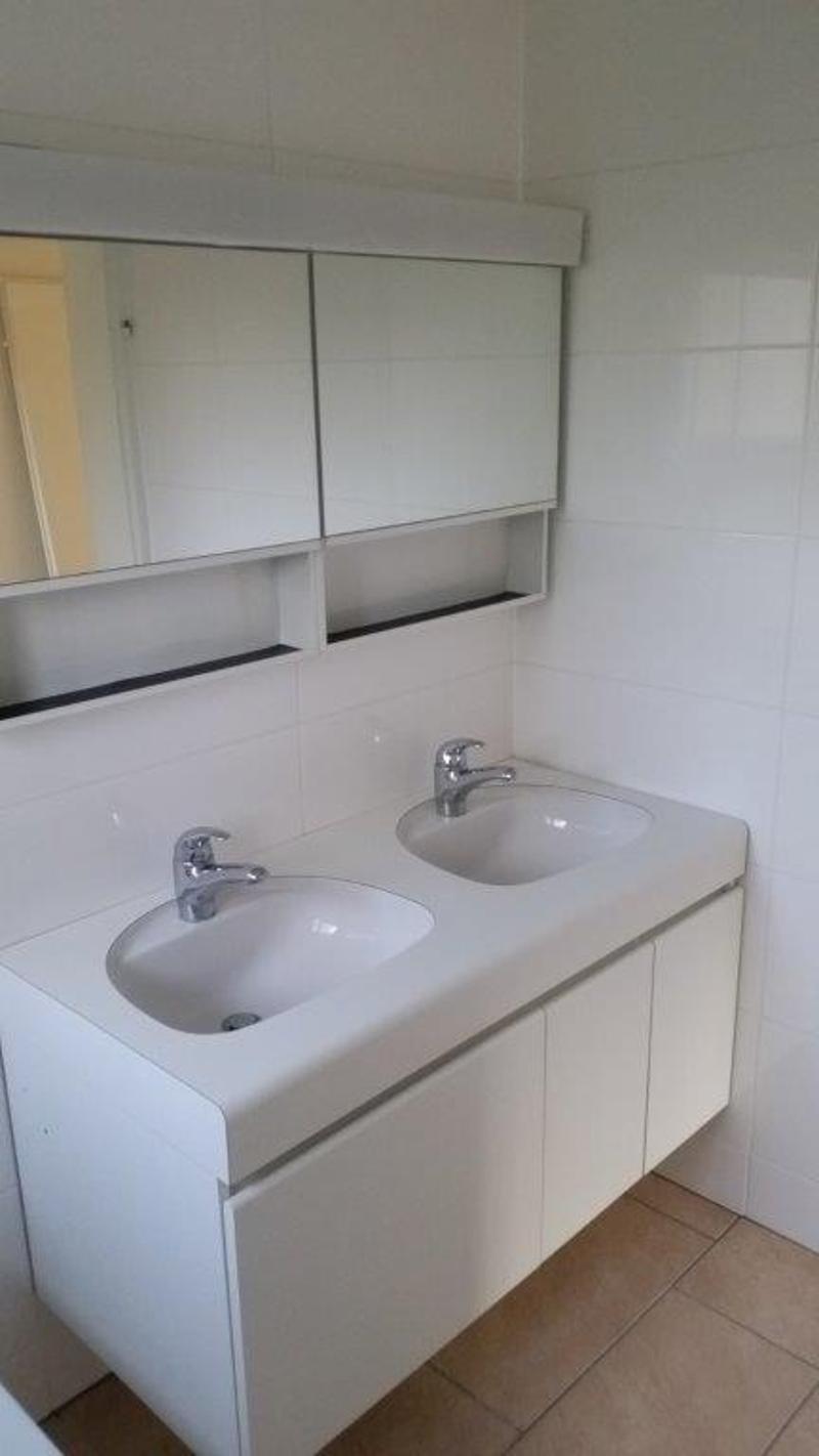 Appartamento di 5.5 locali pronto per essere occupato con balcone e bella vista a Dielsdorf (5)