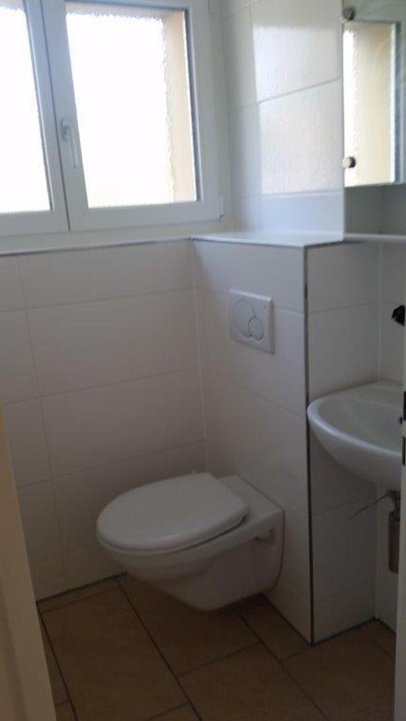 Appartamento di 5.5 locali pronto per essere occupato con balcone e bella vista a Dielsdorf (6)