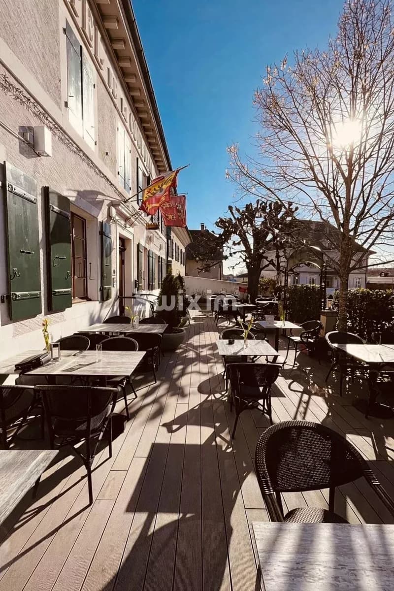 Charming restaurant with terrace (3)