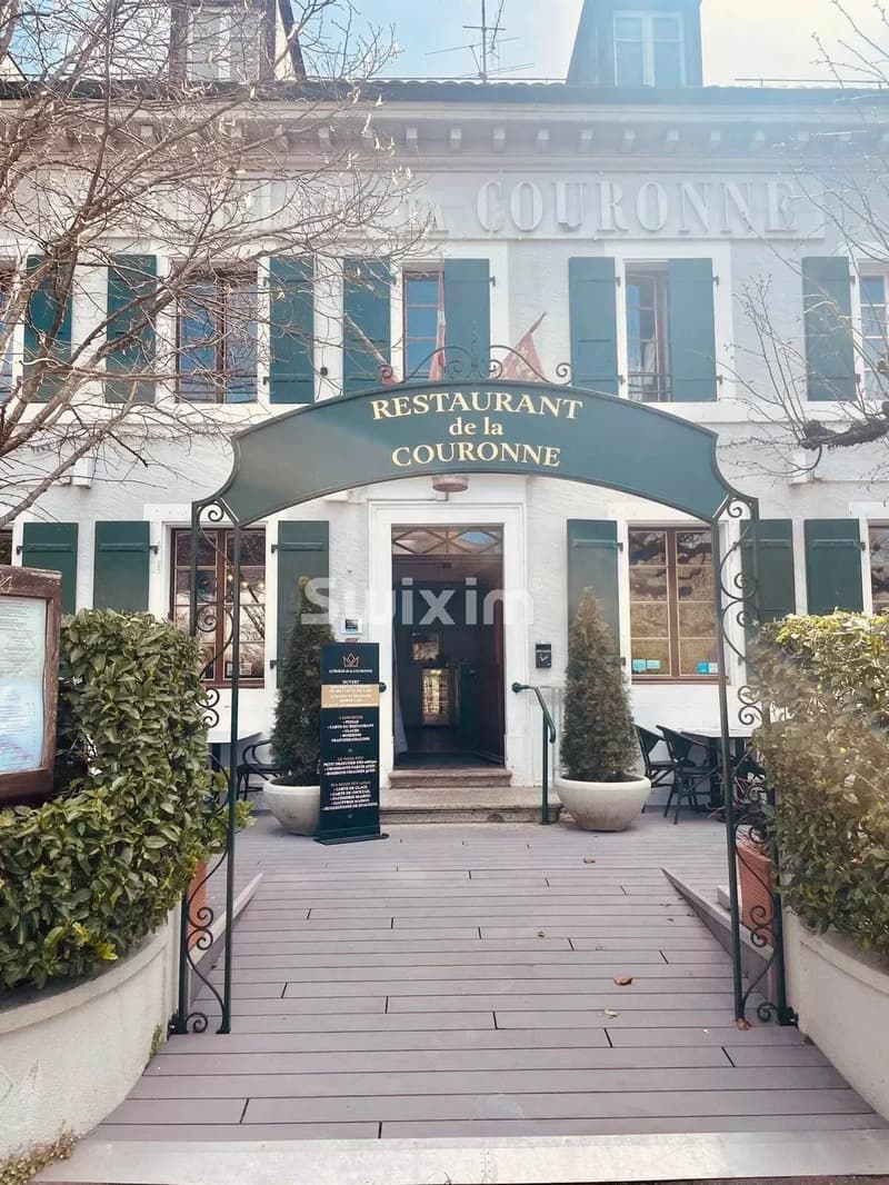 Charming restaurant with terrace (2)