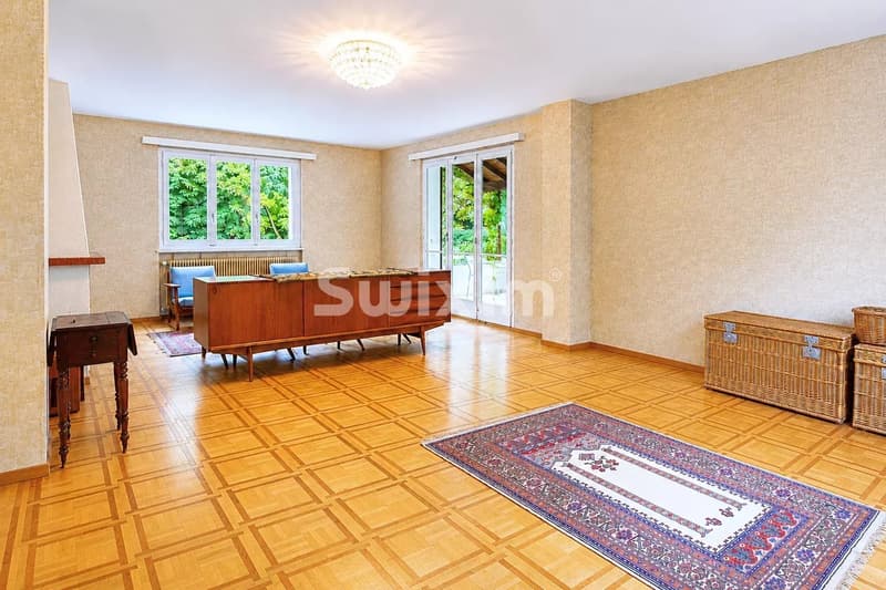 Detached house in a green setting (2)
