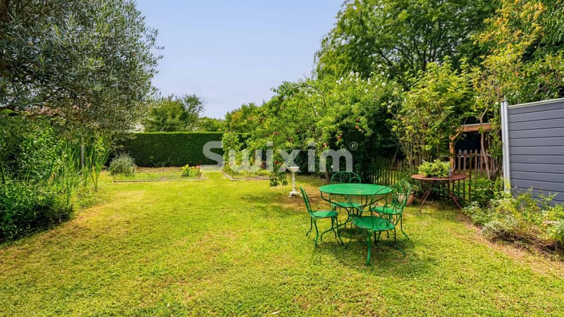 Très agréable villa avec jardin (1)