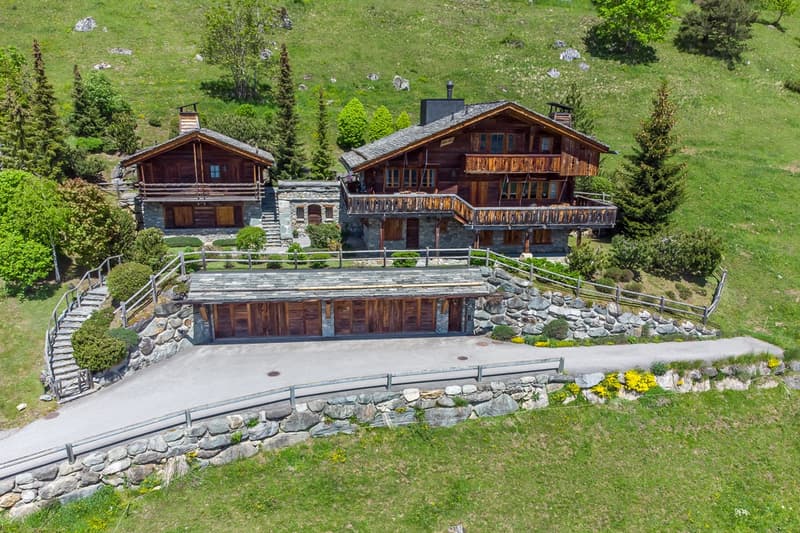 Luxurious chalet and its independent mazot (6)