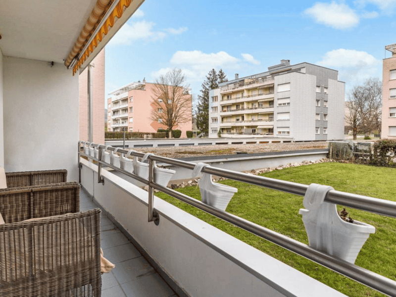 EINZIGARTIGE LAGE MIT POOL & AAREZUGANG (10)
