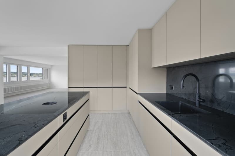 Appartamento penthouse di 5,5 locali con vista mozzafiato sulle montagne e sul lago (4)