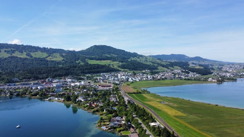 Appartamento penthouse di 5,5 locali con vista mozzafiato sulle montagne e sul lago (18)