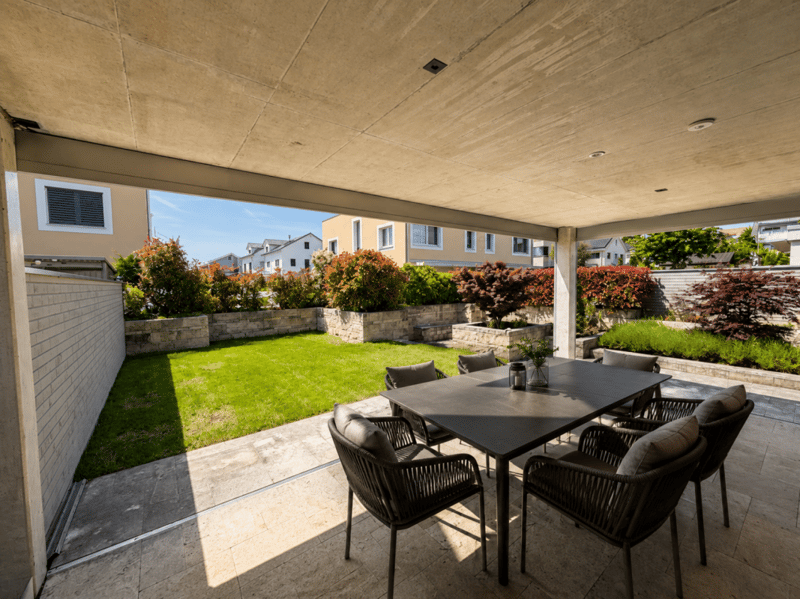 Hochwertiges 5.5-Zi.-DEFH mit gemütlichem Garten (1)