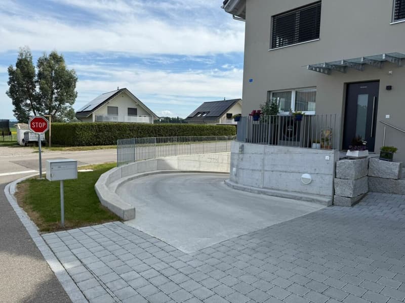 Einstellhallenplatz zu vermieten (2)