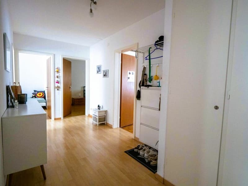 Attraktive 3.5-Zimmer-Wohnung mit Südbalkon in Domat/Ems (3)