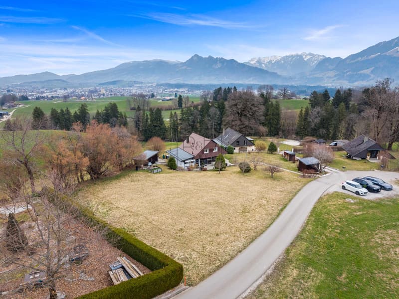 Detached house located in La Tour-de-Trême (2)
