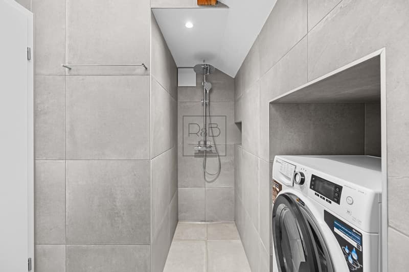 Loft rénové sous combles à Bulle (8)