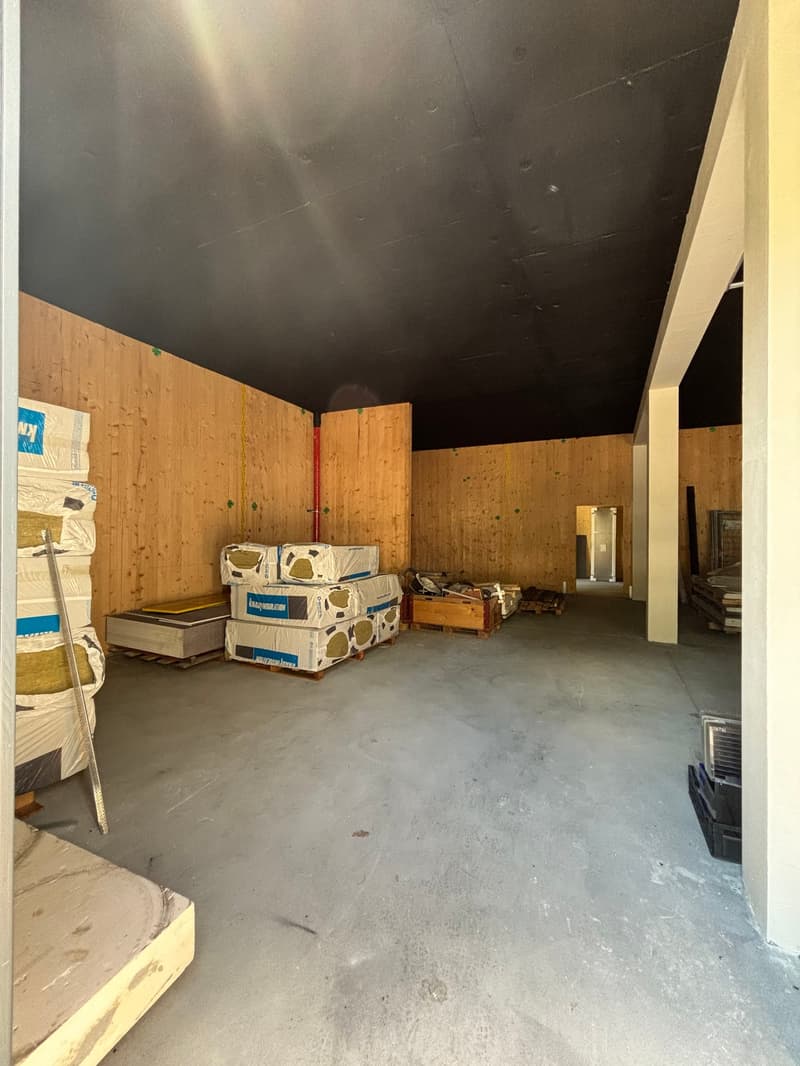 Commercial space with storage in Cama - Unique opportunity (3)